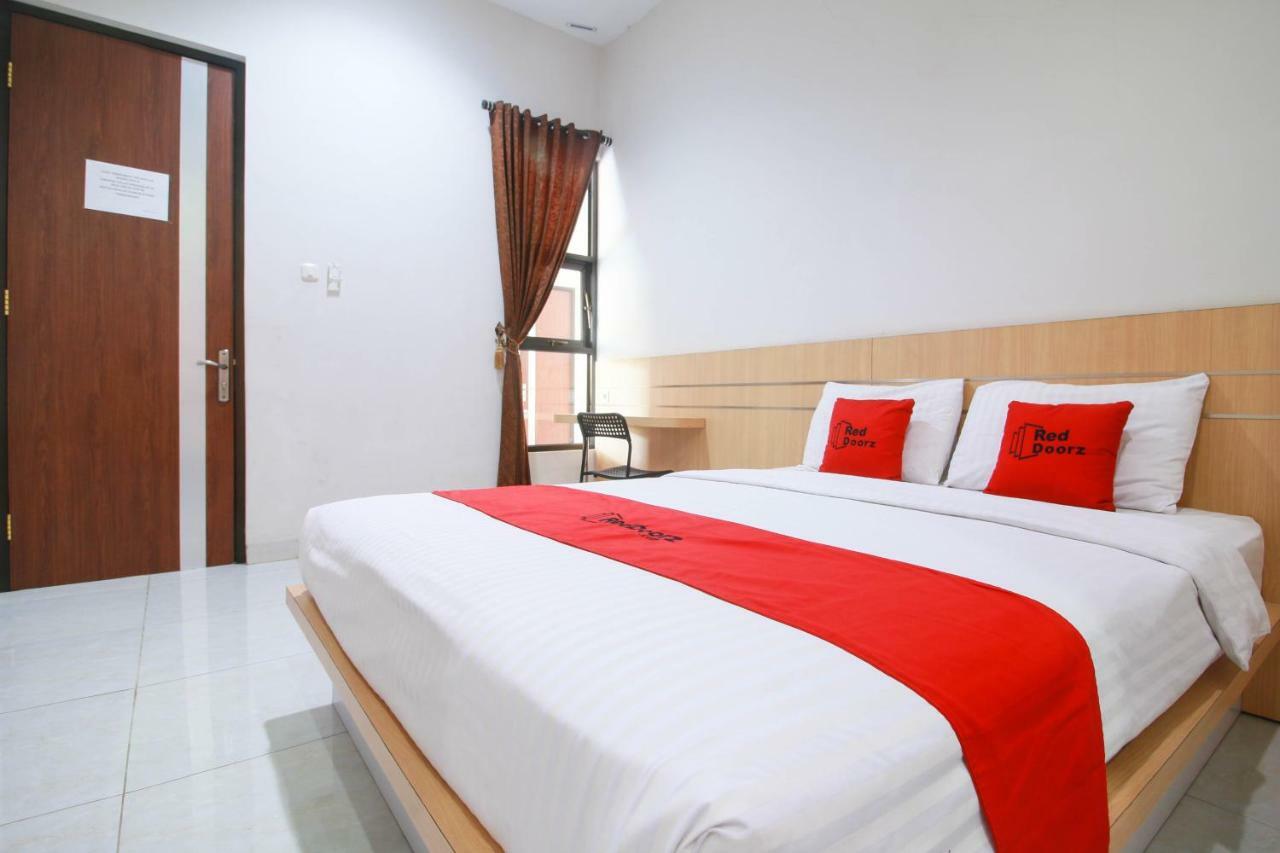 Reddoorz Syariah Near Universitas Jenderal Soedirman Purwokerto Exterior photo